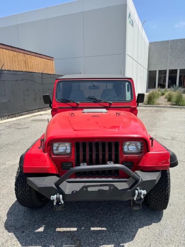 Jeep Wrangler - 4.0L 6 CYLINDRES rouge