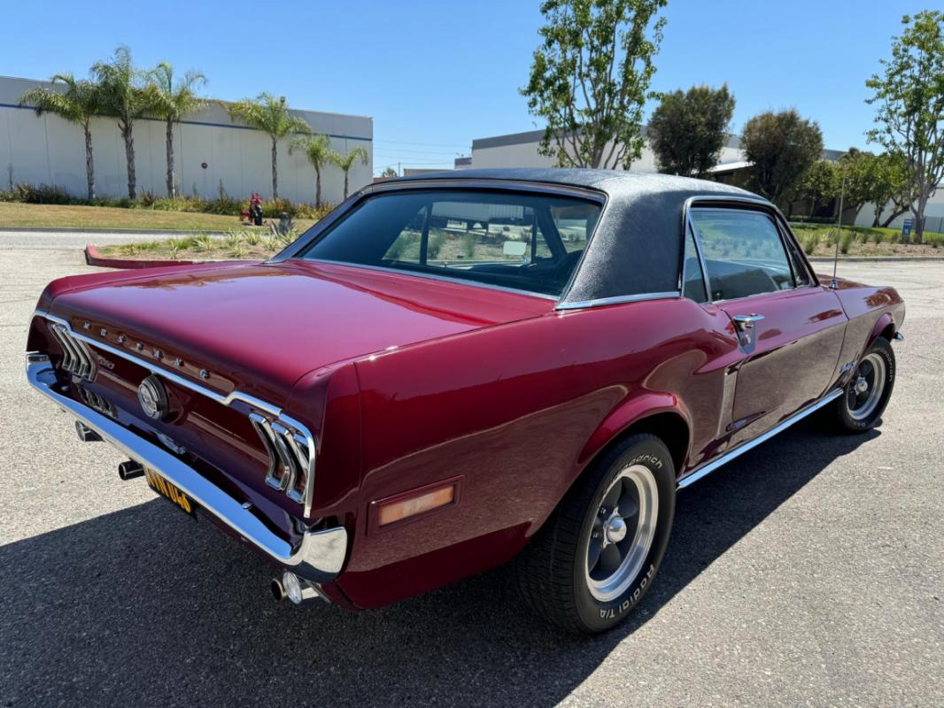 Ford Mustang - COUPE TOIT VINYLE NOIR ROUGE 1968 CODE C