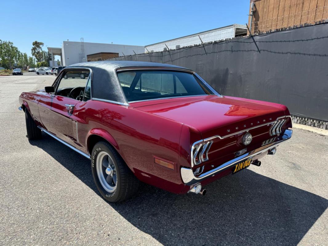 Ford Mustang - COUPE TOIT VINYLE NOIR ROUGE 1968 CODE C